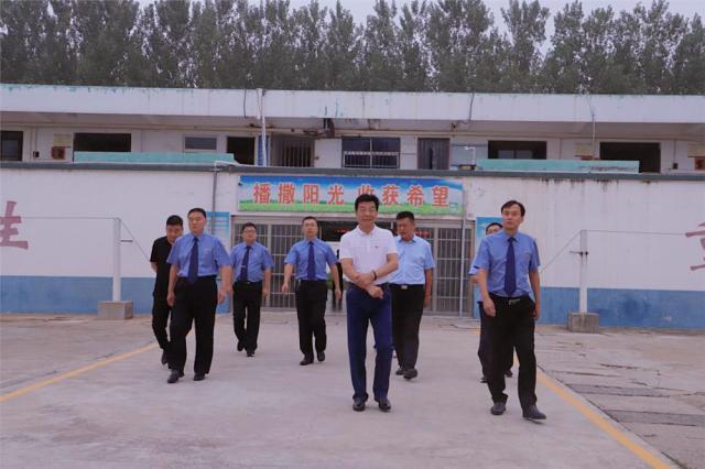 临颍看守所来了几位检察官进行了全面安全大检查