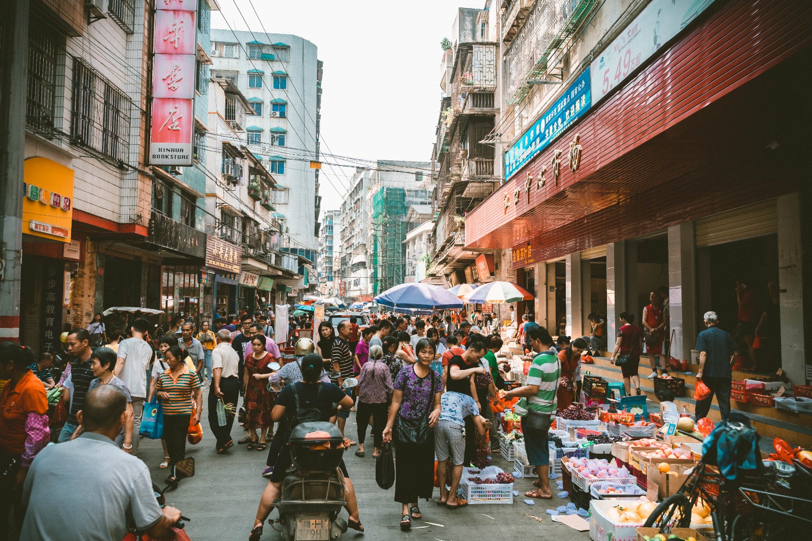 八月十五热闹非凡的封开县江口镇市场
