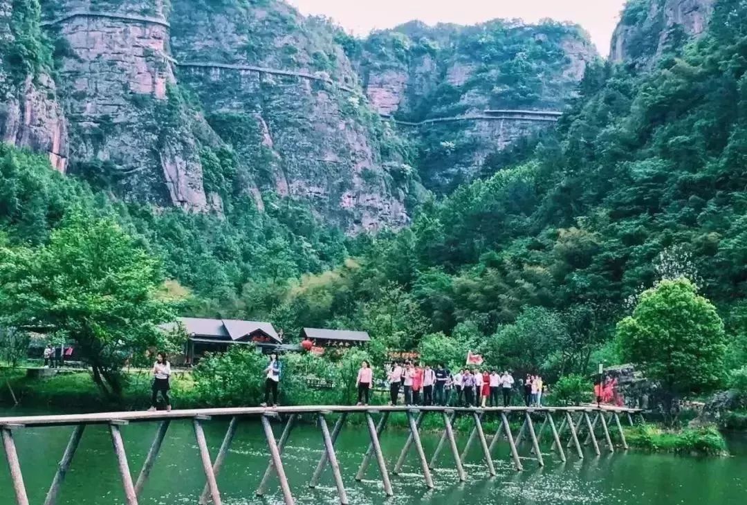 崇山路门市部:体验生活中的小确幸