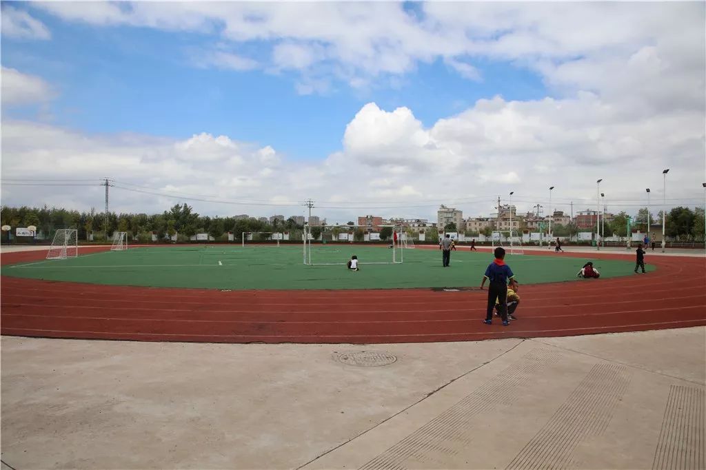 昆明市呈贡区斗南学校简介昆明市呈贡区斗南学校位于呈贡区,斗南街道