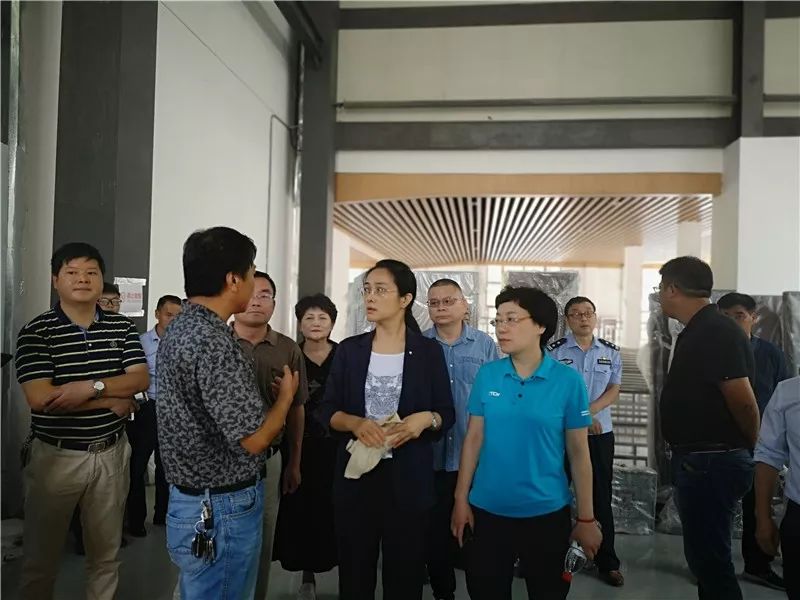 六安市副市长王岚来金寨检查旅游安全工作