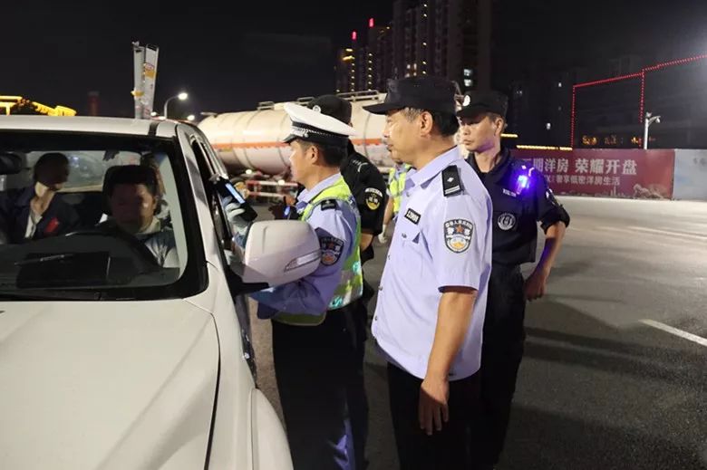 昨夜,姜堰警方开展清查行动