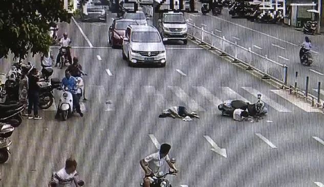 还敢吗玉林男子开车看手机撞死人了交警判司机全责