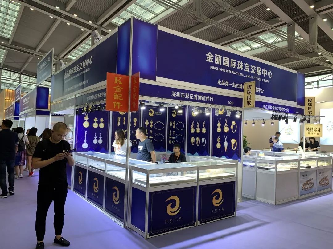 金丽国际珠宝交易中心每年都会积极组团参加国内外极具影响力的珠宝