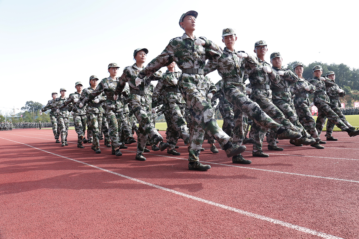 增强国防意识 锤炼意志品格 茅台学院召开2019级新生军训总结暨表彰