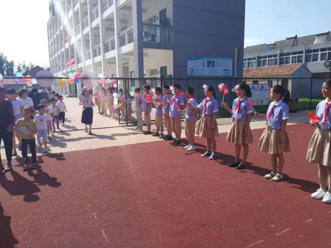 三灶中心小学举行一年级新生入学仪式