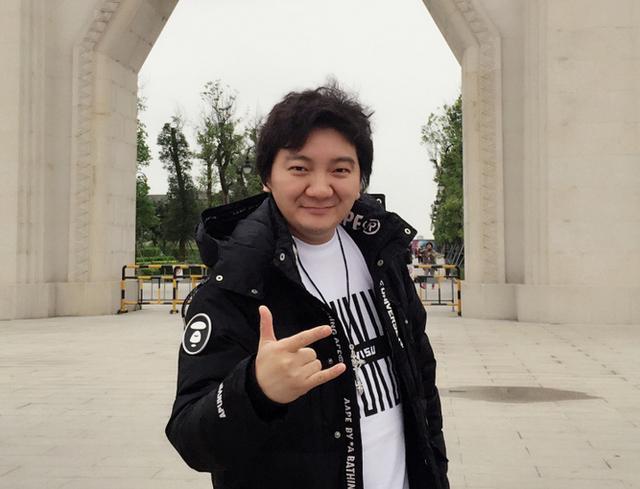 凭一首歌红遍大江南北并两上春晚，却被一个女人骗光千万家财_杨臣刚