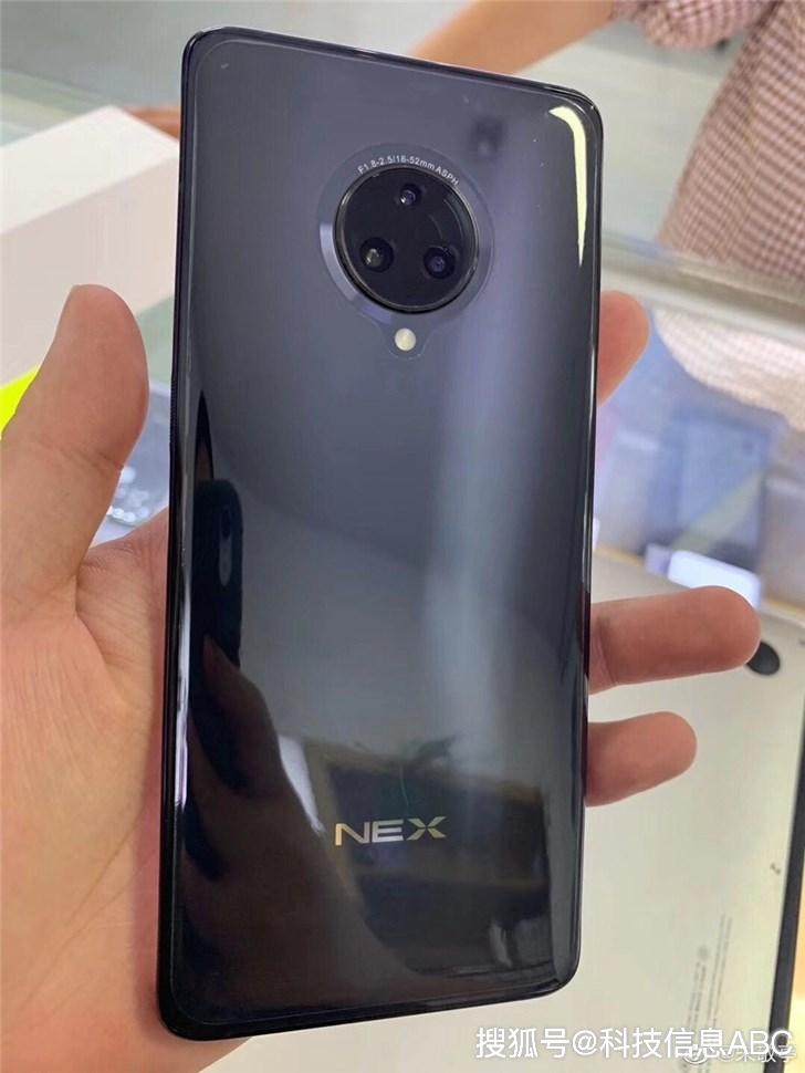 vivo nex 3真机上手图流出:6.89英寸瀑布屏,后置圆形三摄