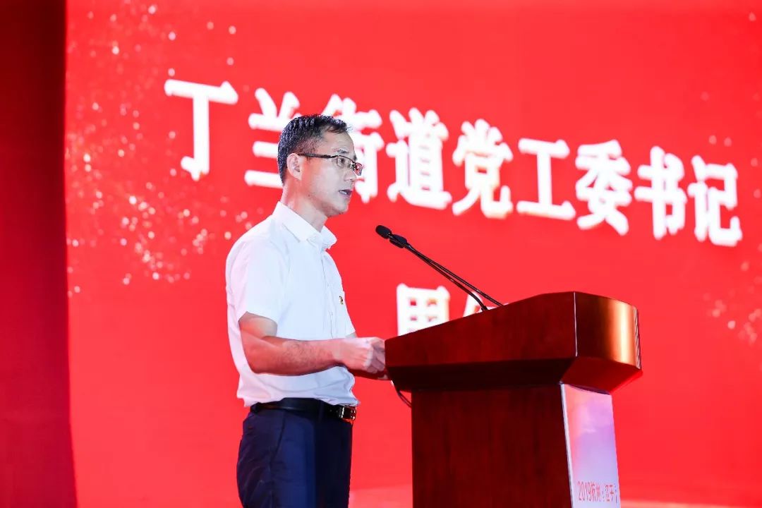 昨晚丁兰人民霸气表白我和我的祖国一刻也不能分割