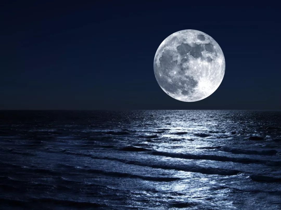 月亮那么圆,对你的思念那么长.
