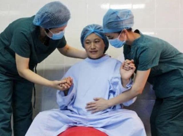 生孩子前你是先见红还是先破水两者区别妈妈应该清楚