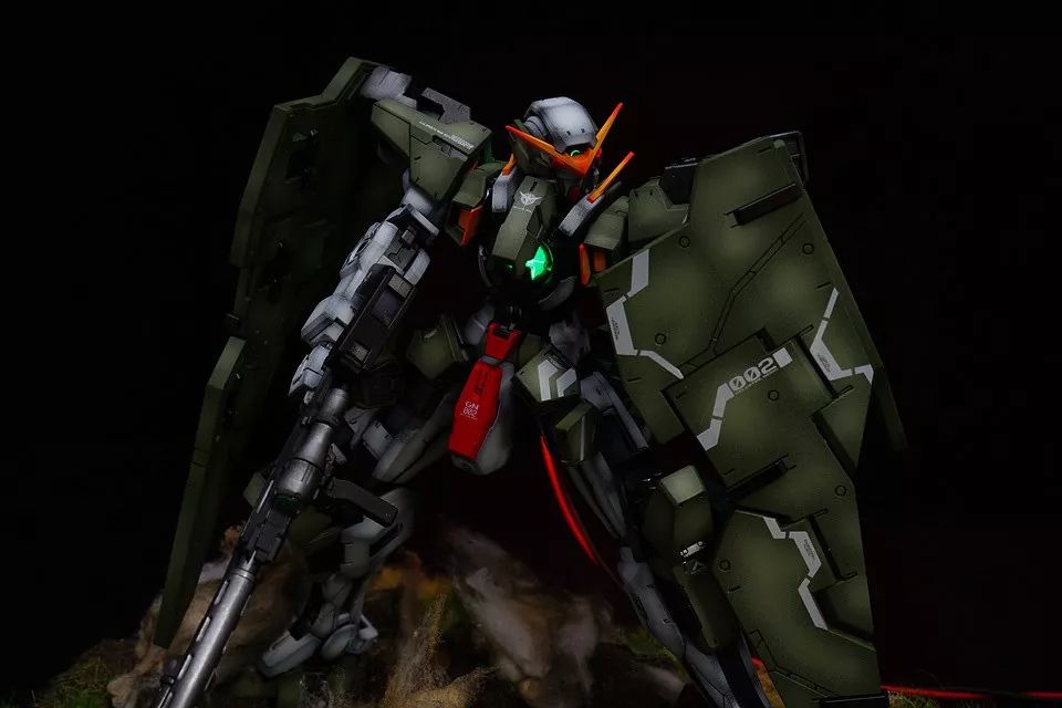 专注的男人最帅力天使抱枪狙击场景太man了