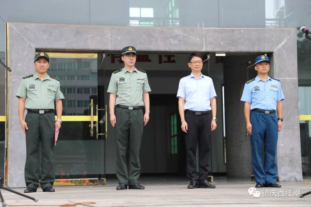 直击德庆送兵现场!数十名新兵在县长,家人等欢送下,踏上征途