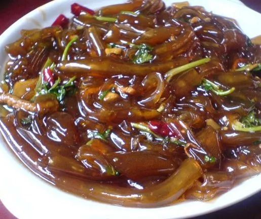 凉拌红薯粉皮干豆角炒肉大盘鸡红烧野兔糊涂面条吃喝玩乐小编已经安排