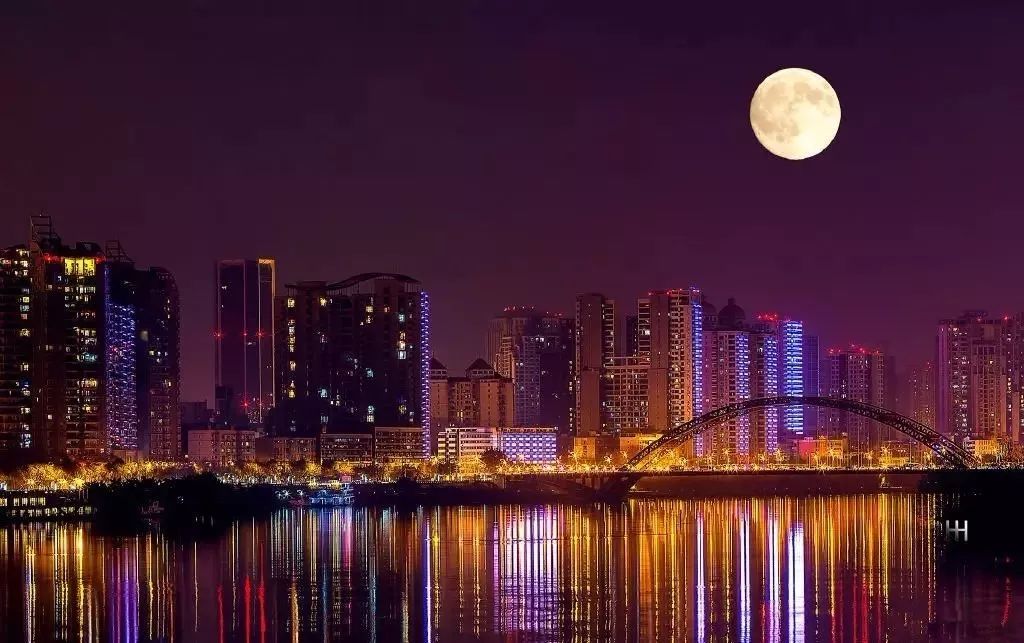 皎皎明月璀璨中华中秋赏月赏城猜城市看看各轮月亮属谁家