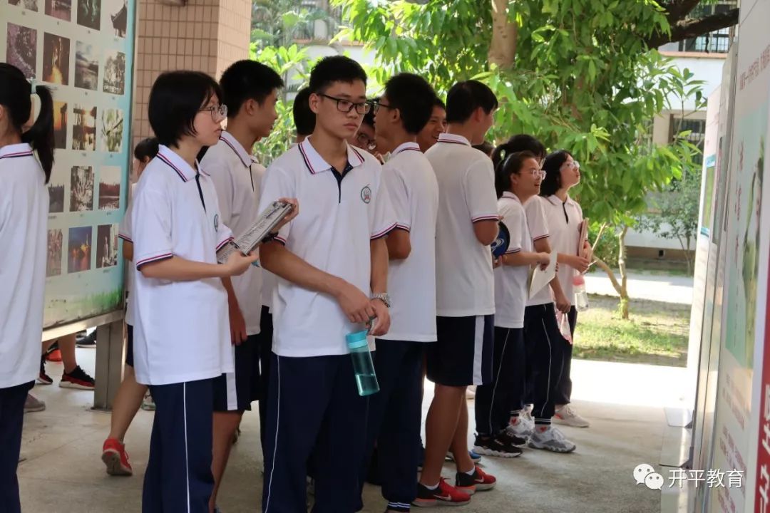 致敬时代楷模 ——2019年"双拥在开平"英雄模范事迹巡展在开侨中学