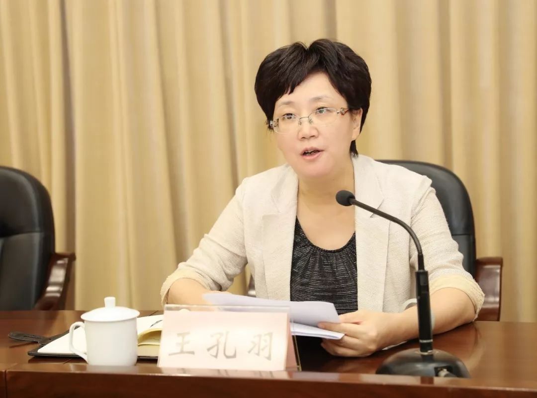 会上,市委常委,宣传部长王孔羽通报文明城市测评和暗访督查情况.