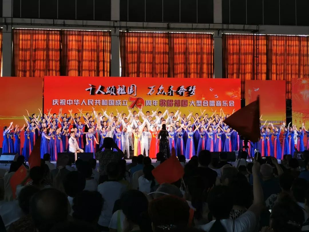 宝圣湖小学百人合唱队唱响祖国赞歌
