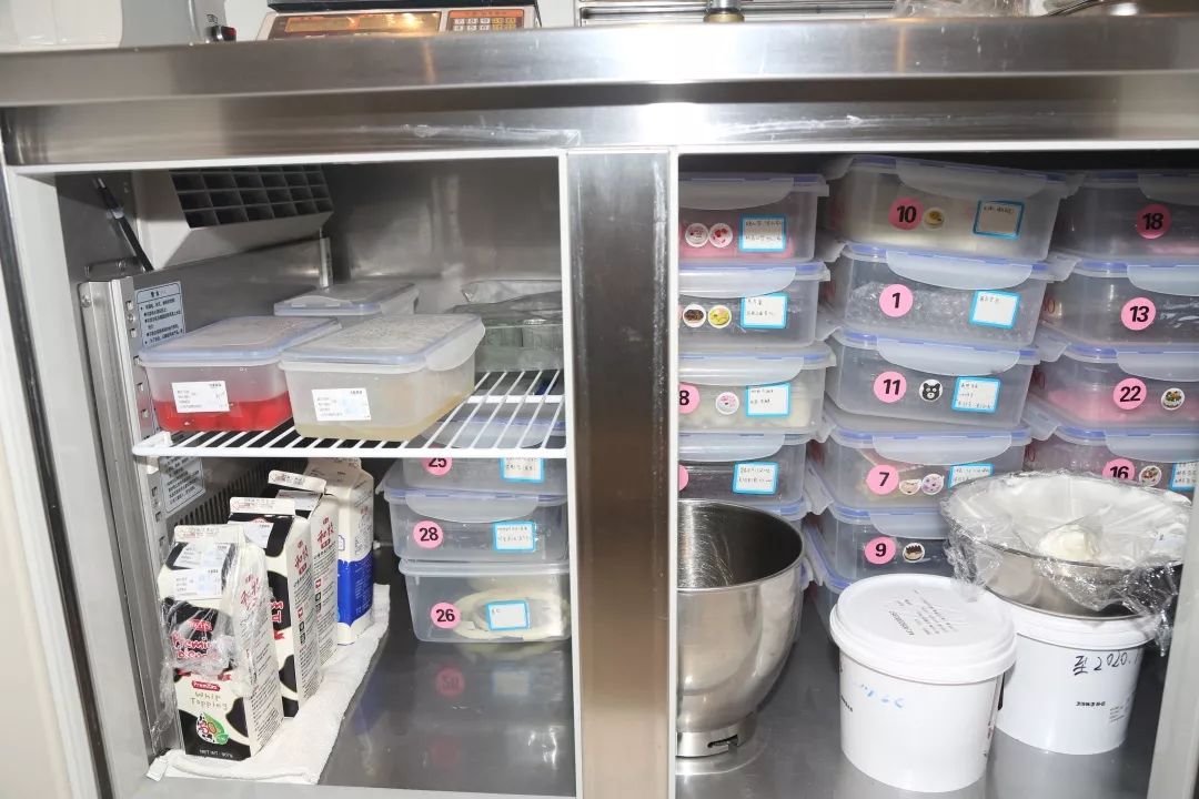 纯品元祖永康多家蛋糕店后厨被曝光一家获差评