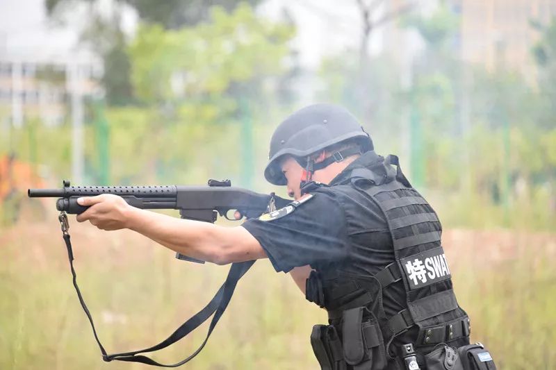 用眼睛发现问题用脚步承担责任用汗水勇于担当致云南省第三监狱特警队