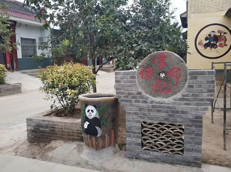 小景观特色墙体新庄村按照美丽乡村的建设标准,充分发动群众,按照建设