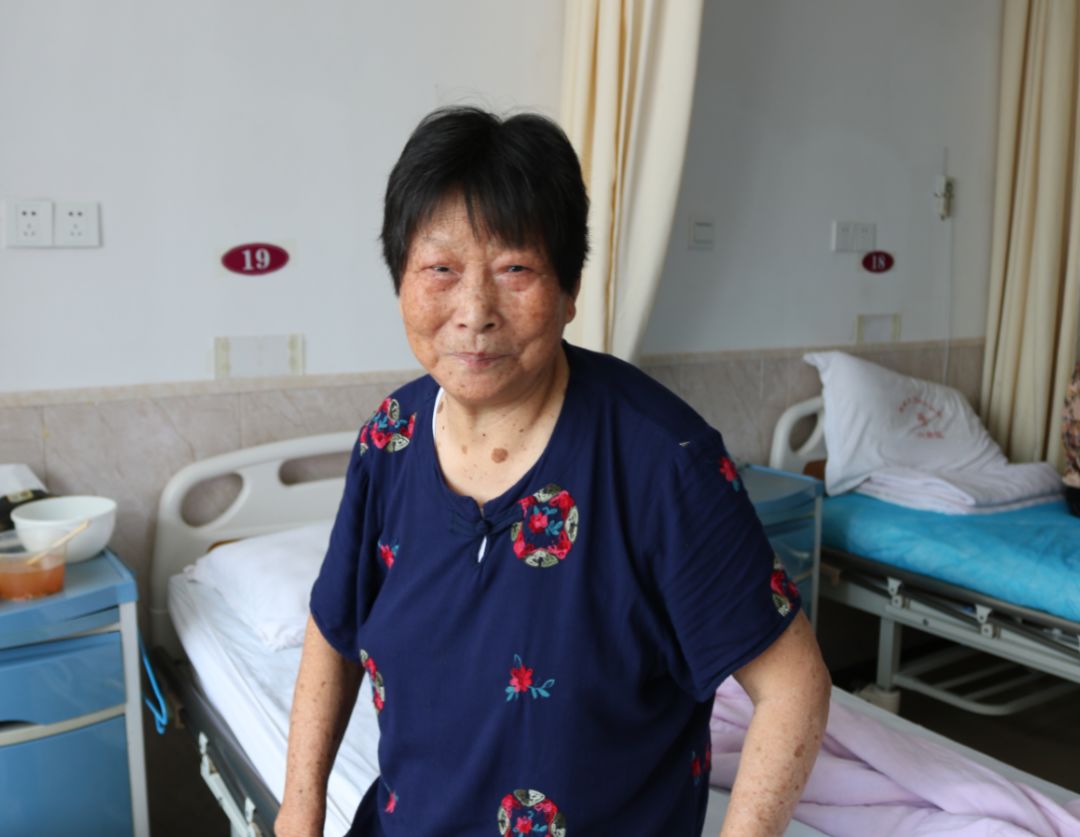 中秋节68岁的老太在病房热泪盈眶原来是因为这个