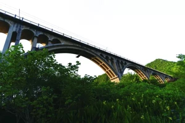 三十年前印在国库券上的花溪铁路大桥我的青春我的桥