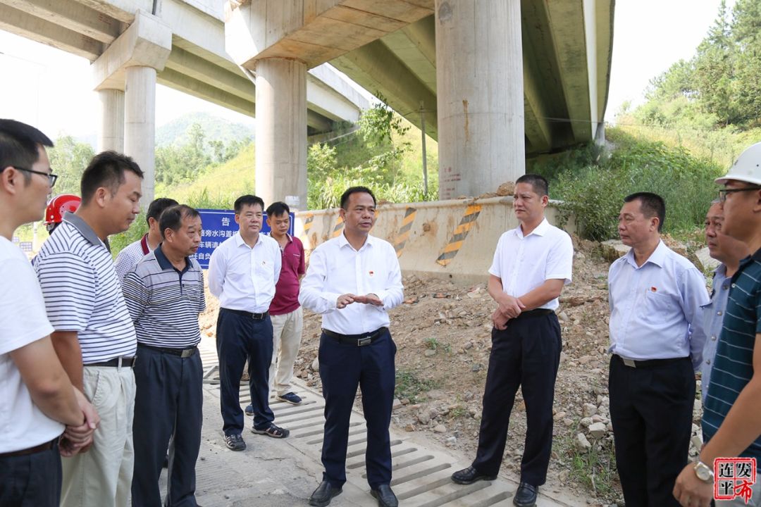 林文泉先后到君乐福超市,元善镇邓村村和石龙村,检查安全生产,食品