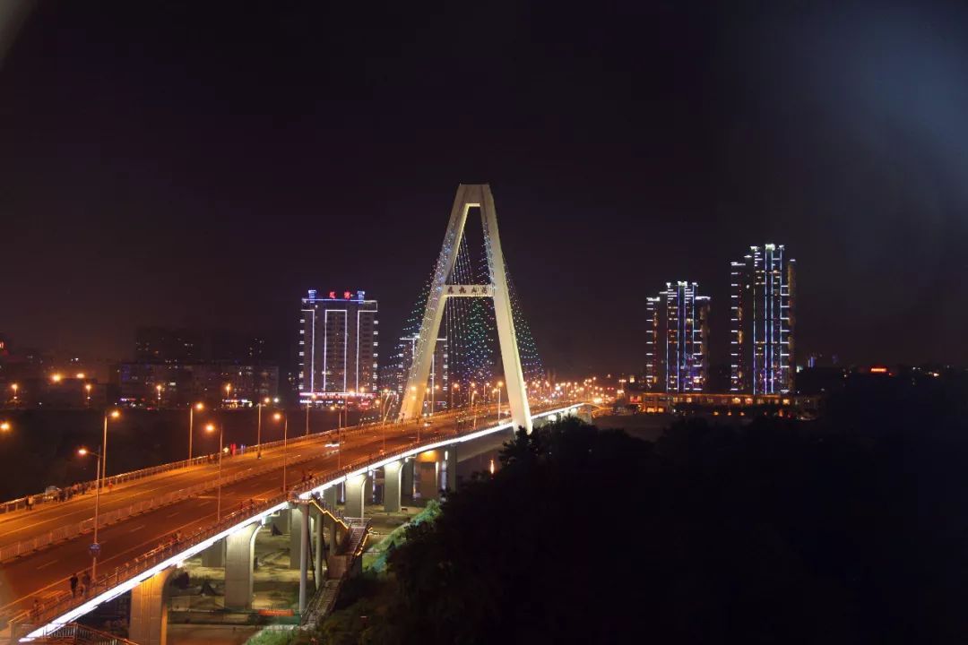 郁孤台,宝葫芦,通天岩,峰山,花田小镇,蘑菇小镇,杨仙岭,五龙客家风情