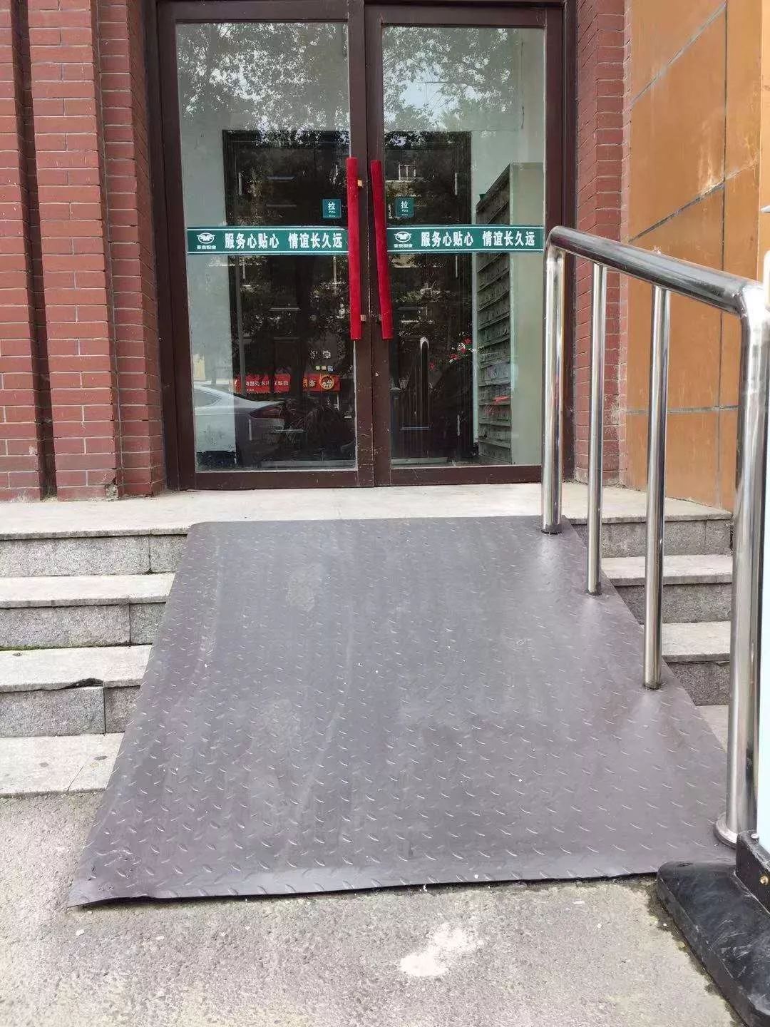 无障碍通道粉刷后防火门防腐前防火门防腐后楼道内墙砖维修前楼道内