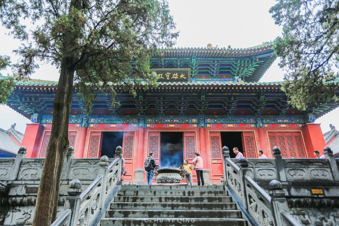 少林寺常住院的第三进,也就是主殿"大雄宝殿",面阔五间,重檐歇山顶