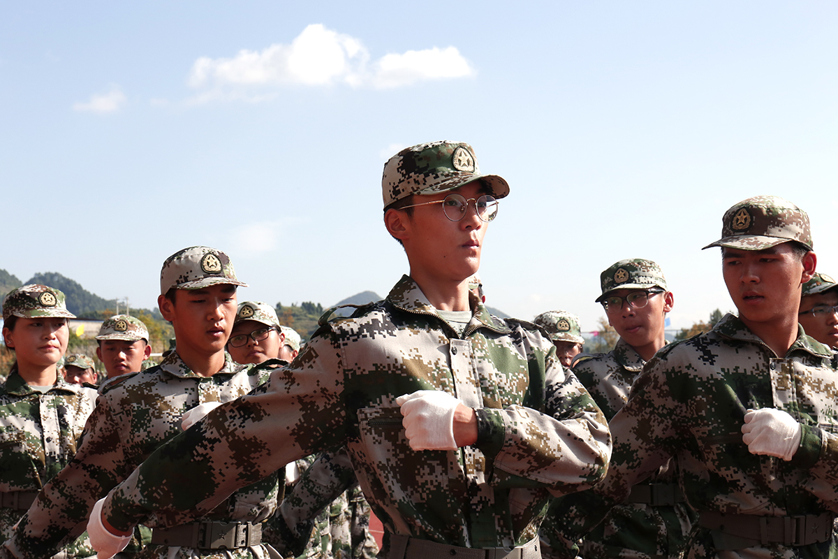 增强国防意识 锤炼意志品格 茅台学院召开2019级新生军训总结暨表彰