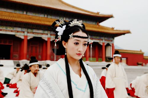 她被称为明珠皇后,再嫁继子,被亲生儿子嫌弃,一生备受屈辱而亡