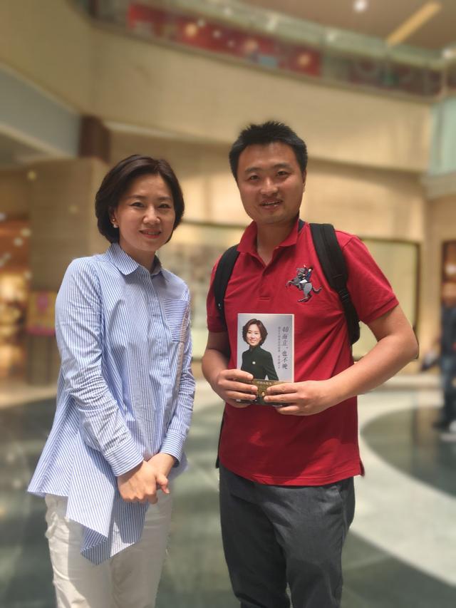 47岁央视主持史小诺同框女儿素颜皮肤白嫩优雅不老真羡慕