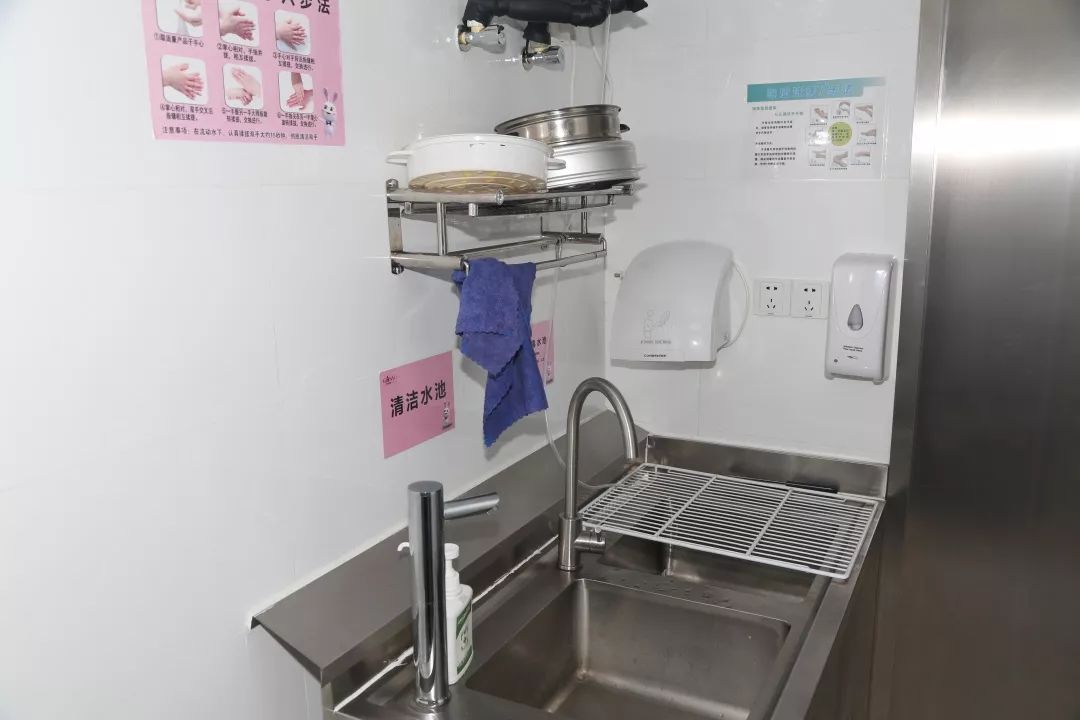 纯品元祖永康多家蛋糕店后厨被曝光一家获差评