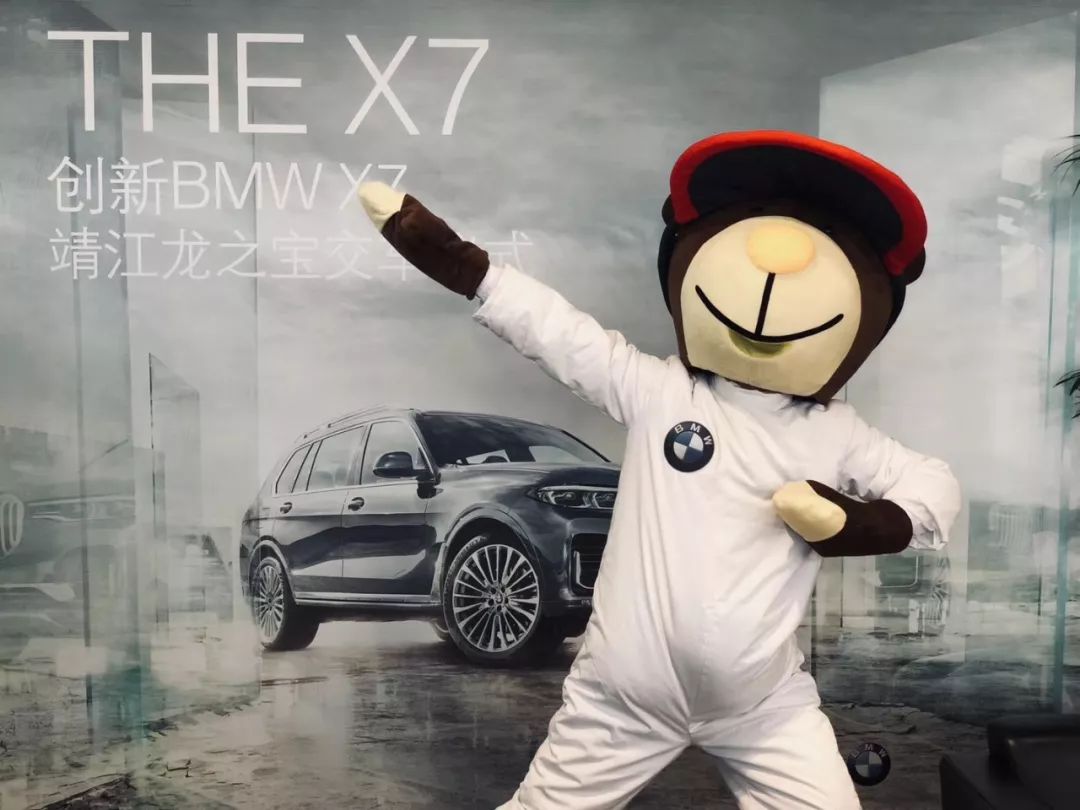 交车送销售小姐姐热舞奔驰4s现在交车仪式都这样了宝马表示不屑