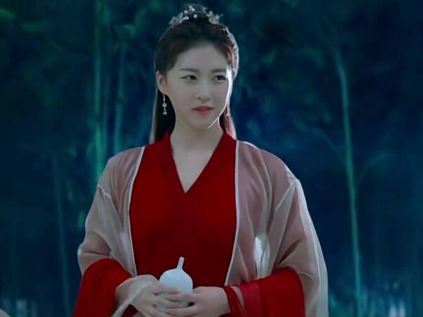 锦觅:我穿红衣很灵动,邝露:我穿红衣很淑女,他:大家让一让_衣服