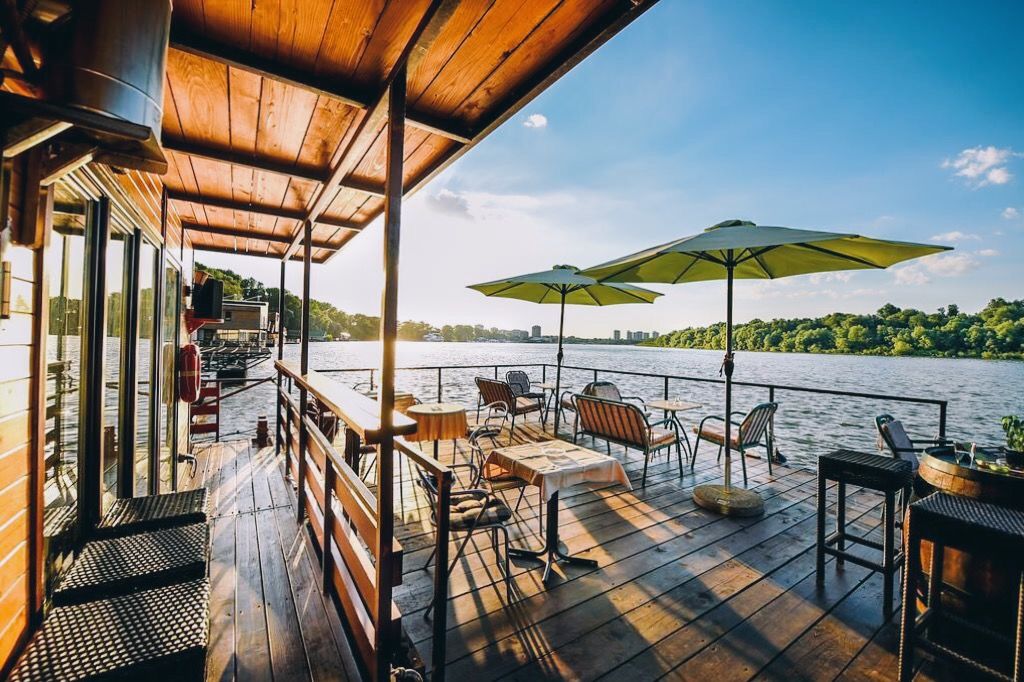 在河边,惬意地在秋天里野一回_米兰