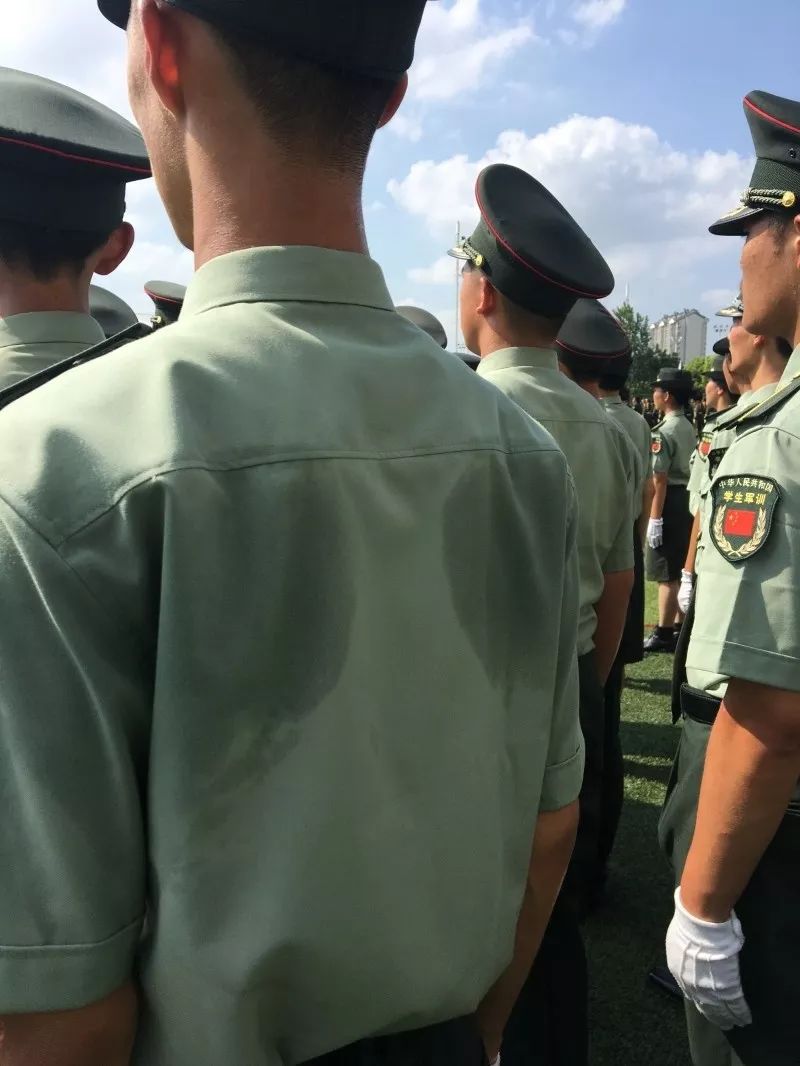 用汗水向青春致敬