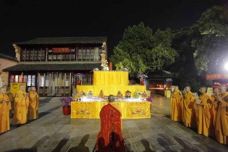 鸡鸣寺住持图片