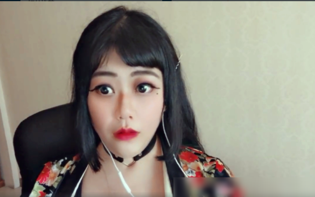乔碧萝自虎牙之后再次硬钢斗鱼网友你还以为你没被安排
