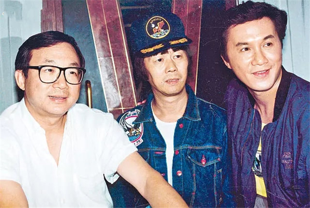 许氏四兄弟文武英杰,老大许冠文冷面笑匠,推动了香港电影粤语化进程