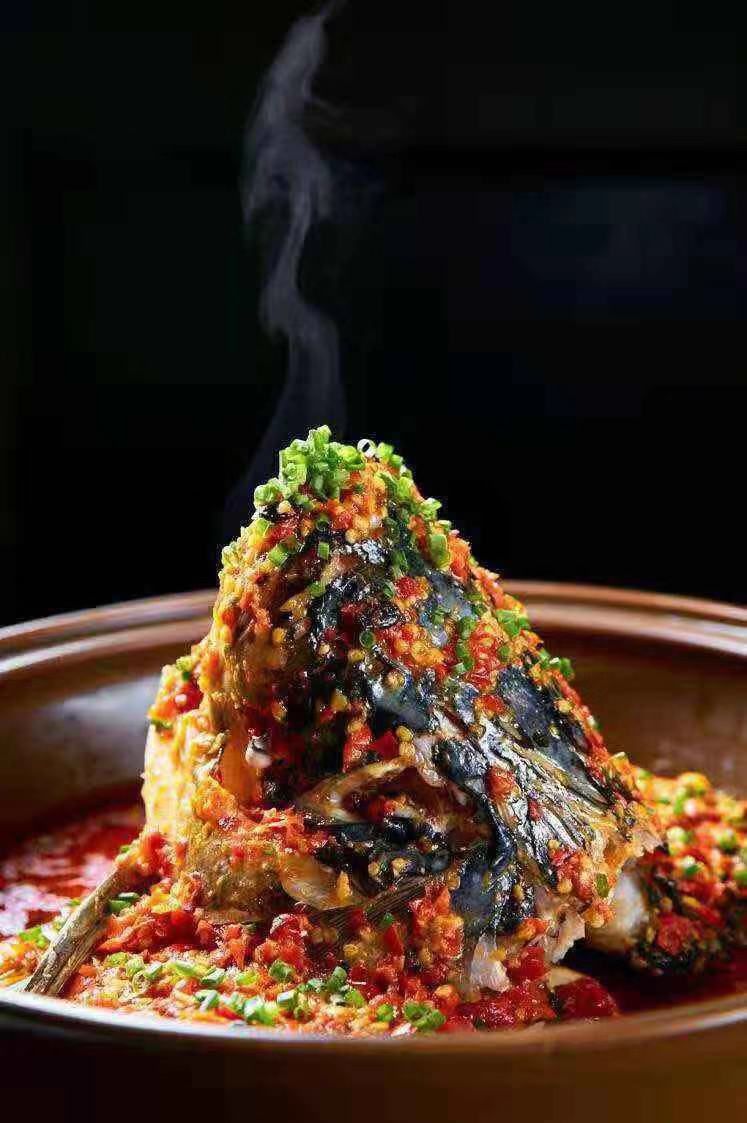 汽锅鱼头一份69元三次机会只要赢一次可以到店接待台找本餐厅美女老板