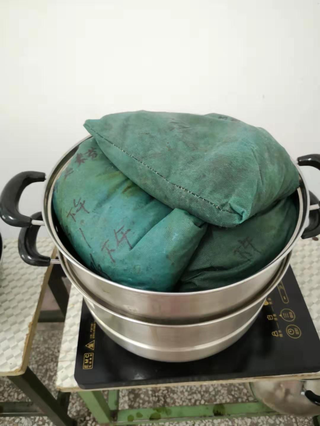 检查评估,决定给大家使用一种效果更好的新式治疗方法——中药封包