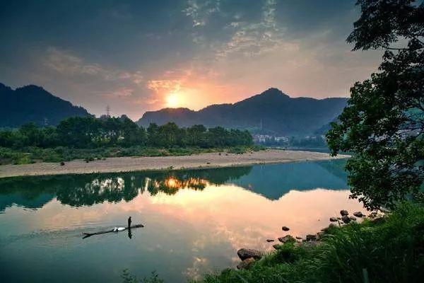 超赞灰汤镇顺利通过国家卫生镇复审