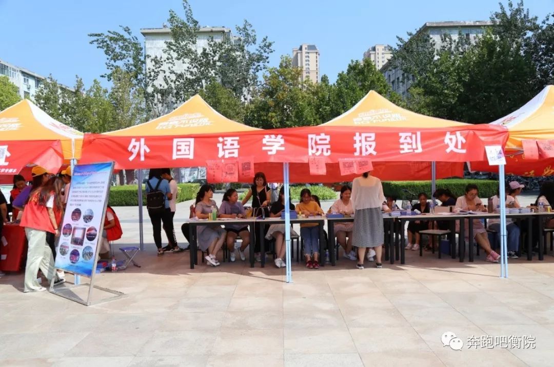 早就高高架起将罗马柱前的橘色帐篷我们满心欢喜是你们正式开始报道的