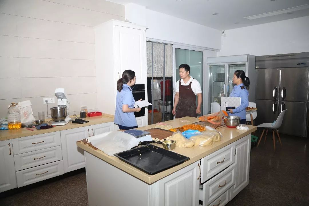 纯品元祖永康多家蛋糕店后厨被曝光一家获差评