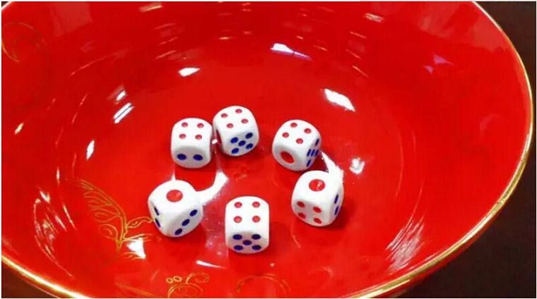 状元插金花其中状元的产生是一秀,二举,四进,三红,对堂奖品拿光之后