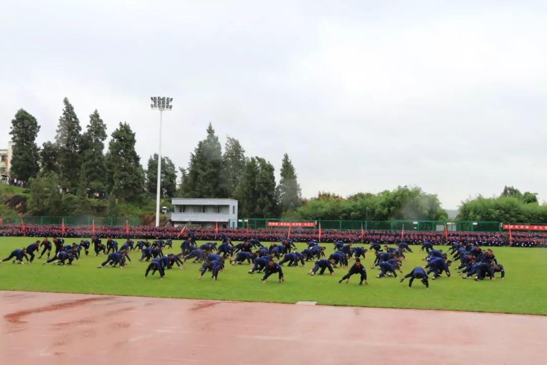 再见军训,以青春与热血的名义献礼_队形