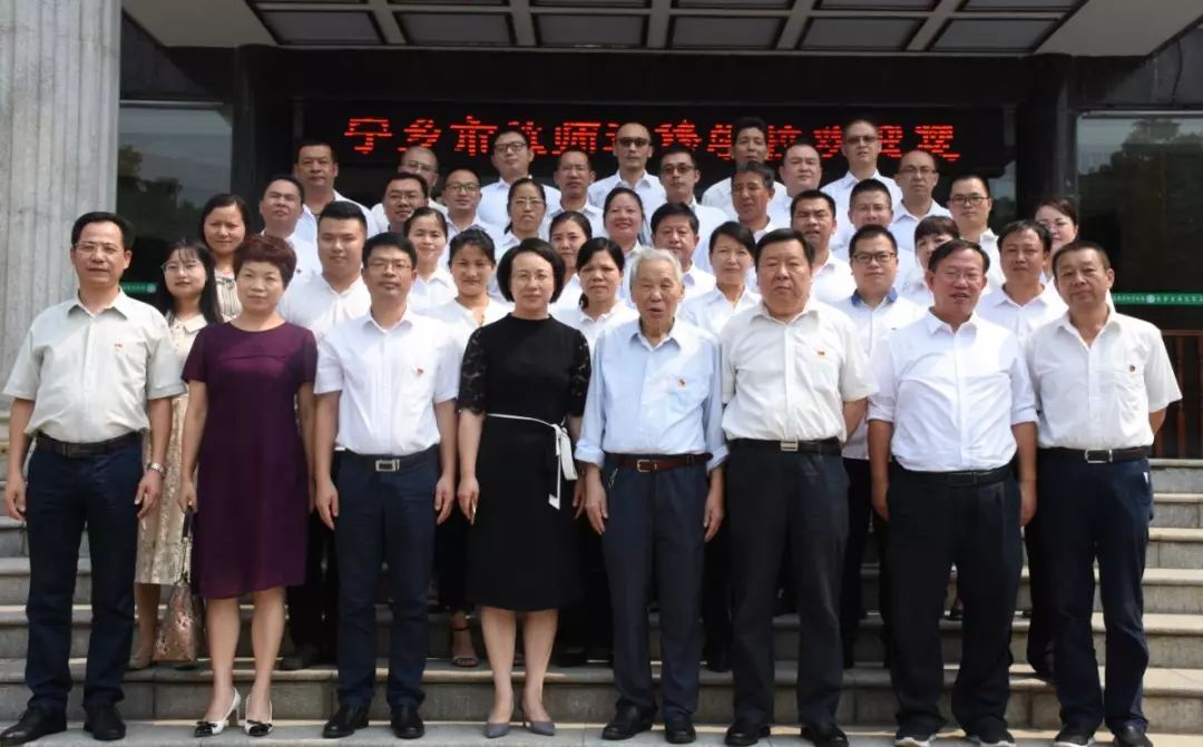 宁乡市花明楼镇朱石桥九年制学校杨 阳 宁乡市夏铎铺镇龙凤山初级中学